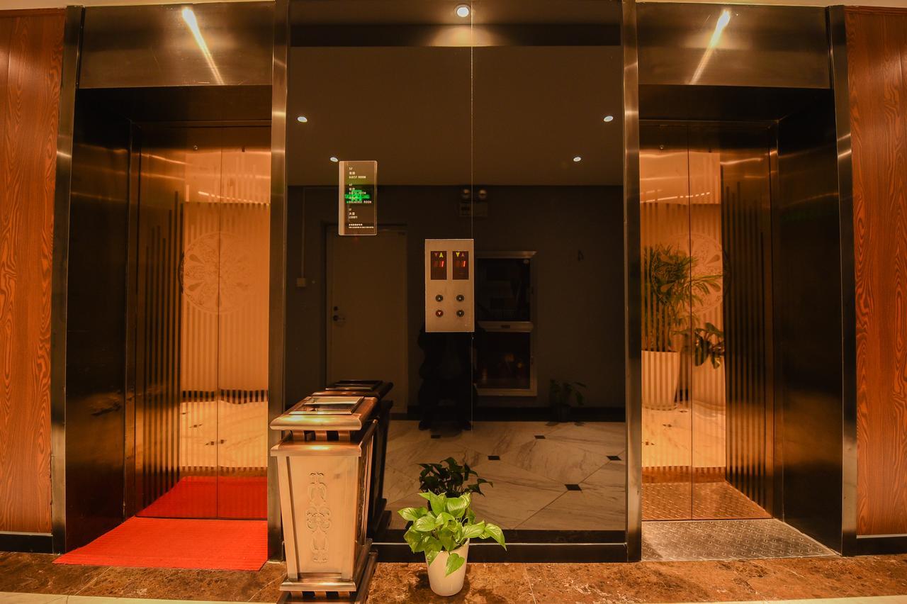 Metropolo,Shanghai,Hongqiao Airport,Wuzhong Road Exterior photo
