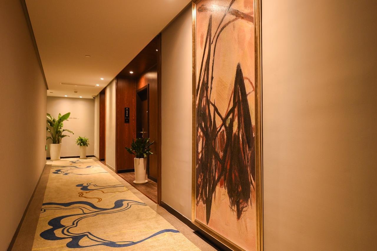 Metropolo,Shanghai,Hongqiao Airport,Wuzhong Road Exterior photo